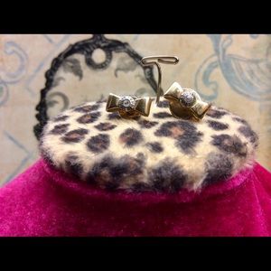 Henri Bendel small studs